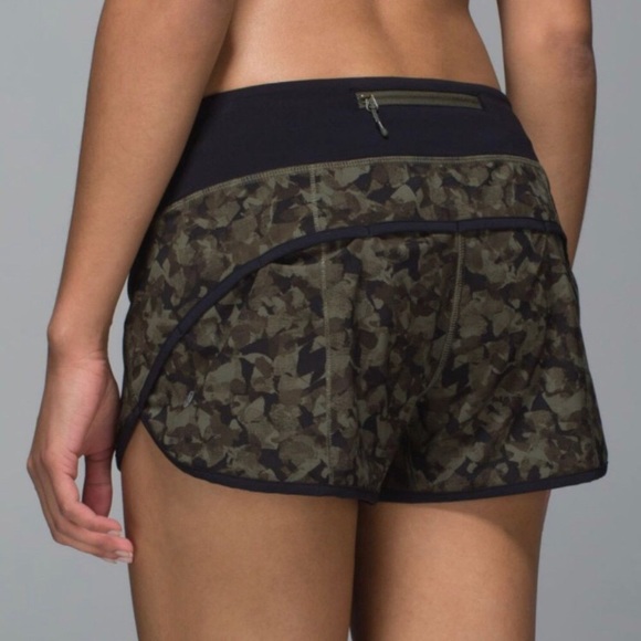 lululemon athletica Pants - 🎉Lululemon Mystic Jungle Speed Shorts🎉